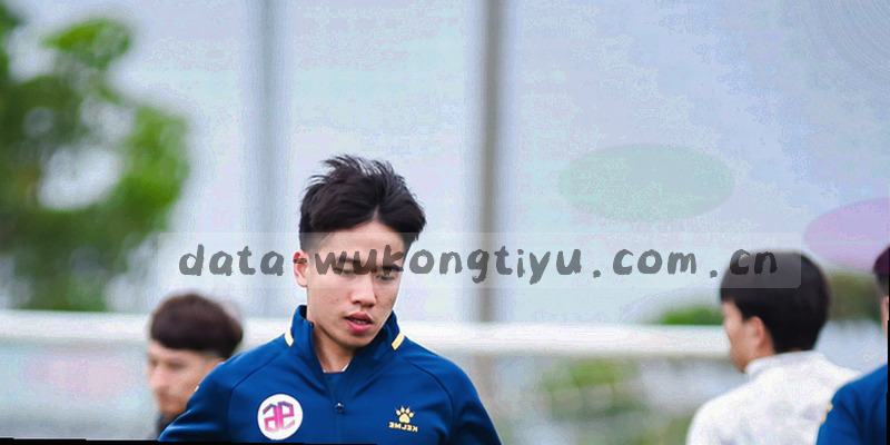 盾牌与数据锁的抽象插画，象征隐私保护与数据加密